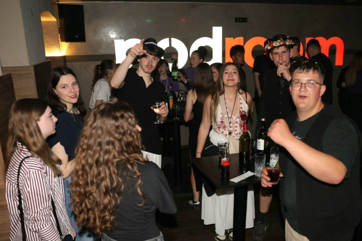 Maturalny party u podroomu (5)