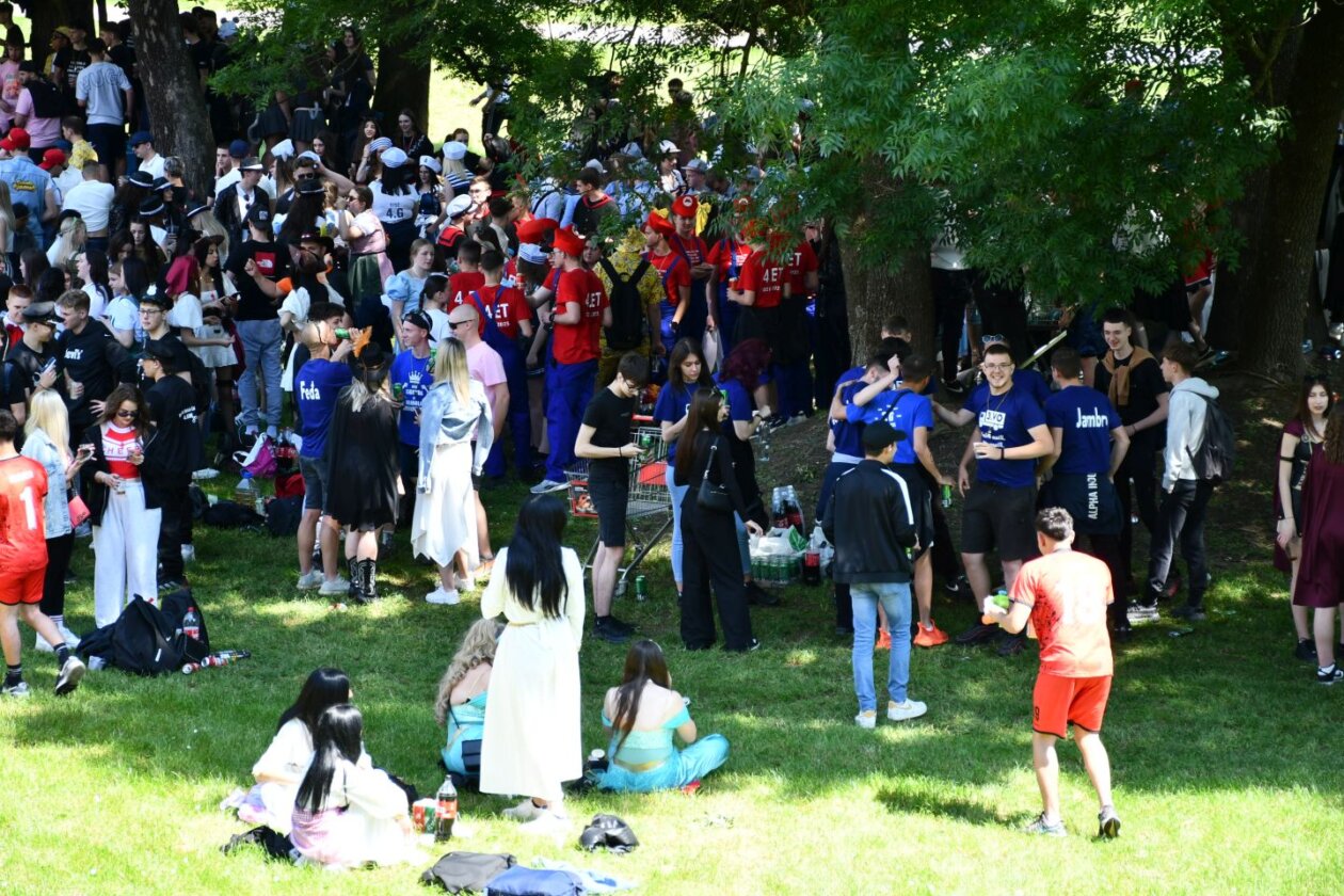 Maturanti, prvi dan u čakovečkom parku 2025 (28)