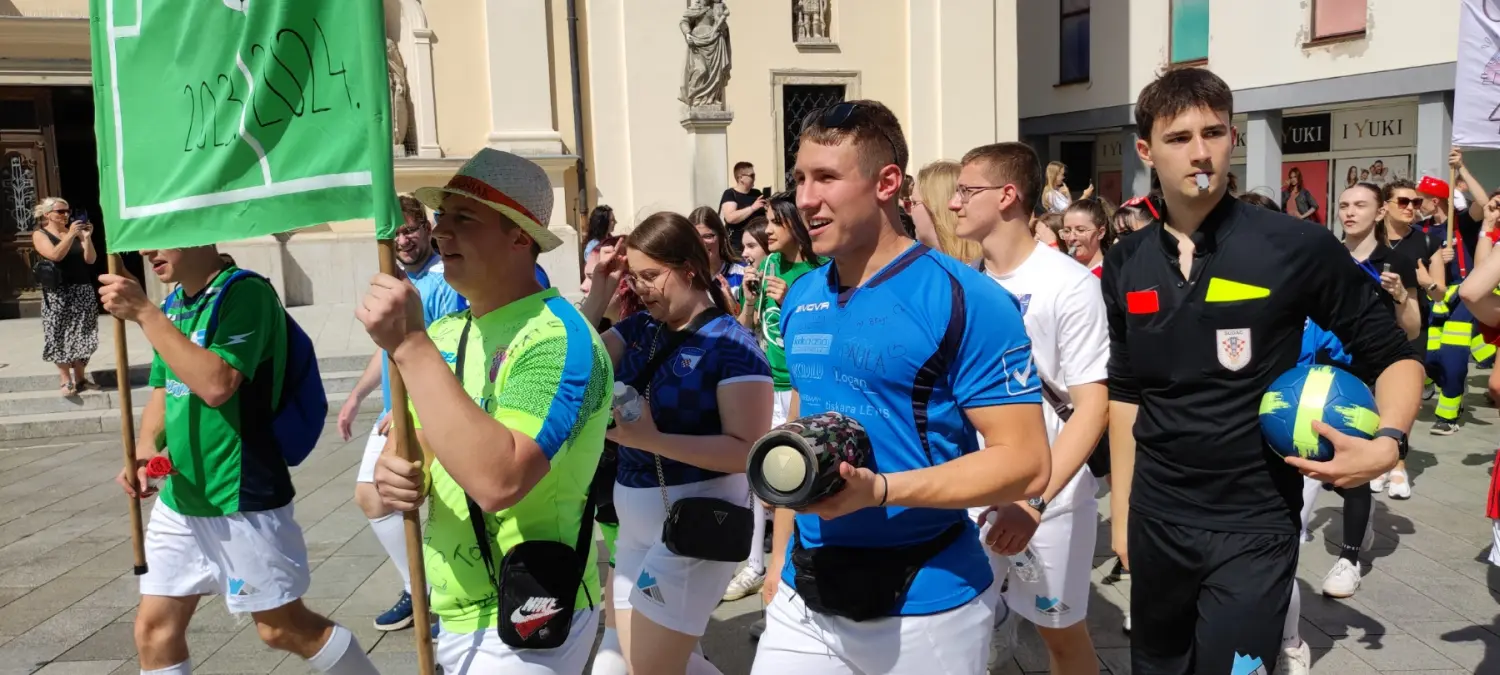 maturanti 2024 maturanti 2024 Maturanti,povorka,2024 (20) maturanti 2024 maturanti 2024 Maturanti,povorka,2024 (20)