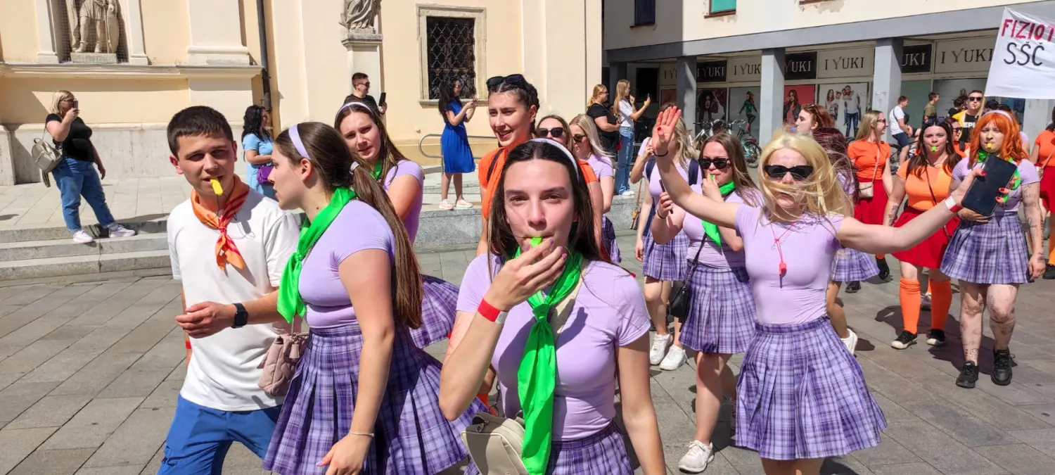 maturanti 2024 Maturanti,povorka,2024 (23) maturanti 2024 Maturanti,povorka,2024 (23)