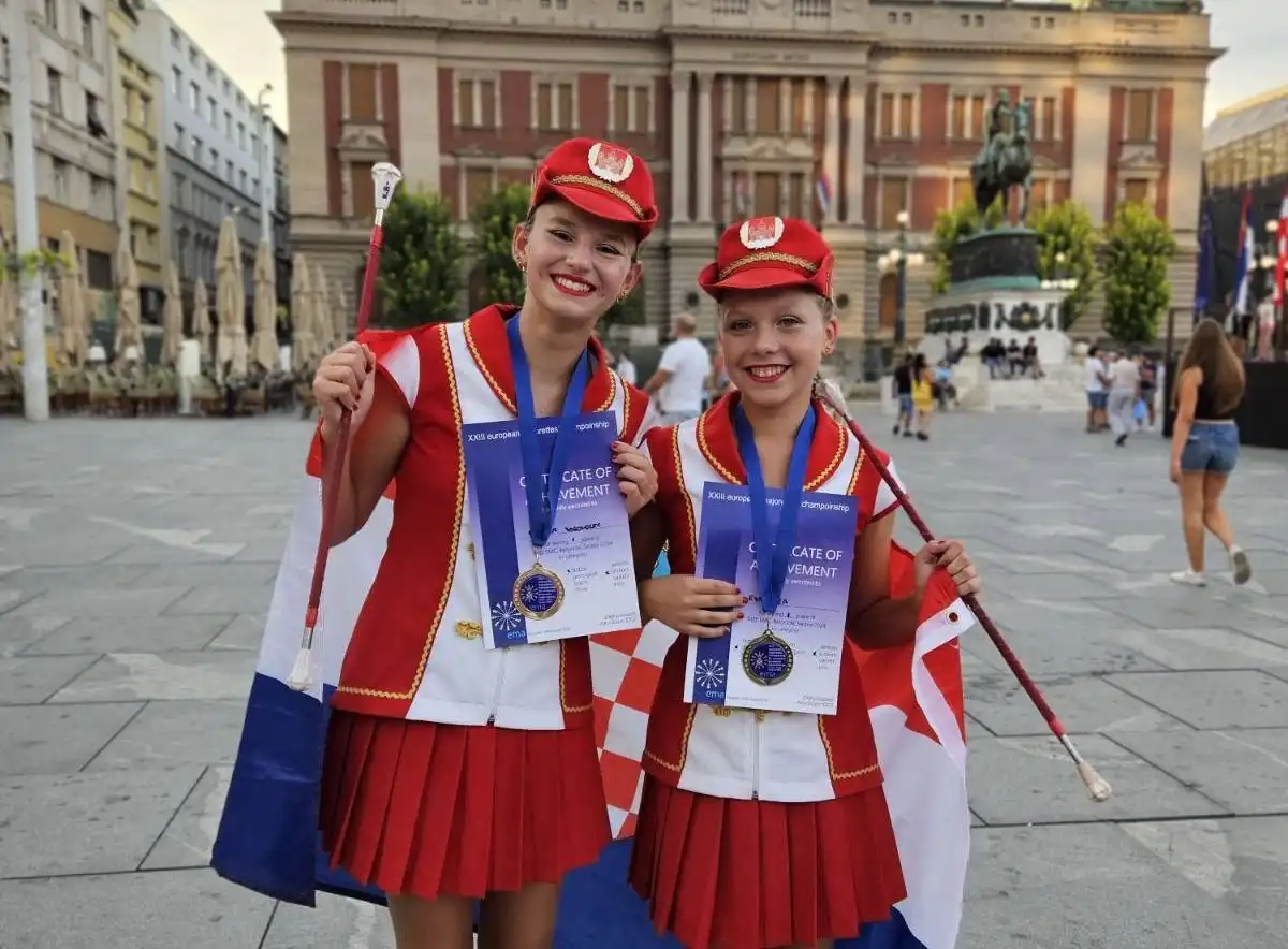 Mažoretkinje Kotoribe – Eva i Rebeka (1)