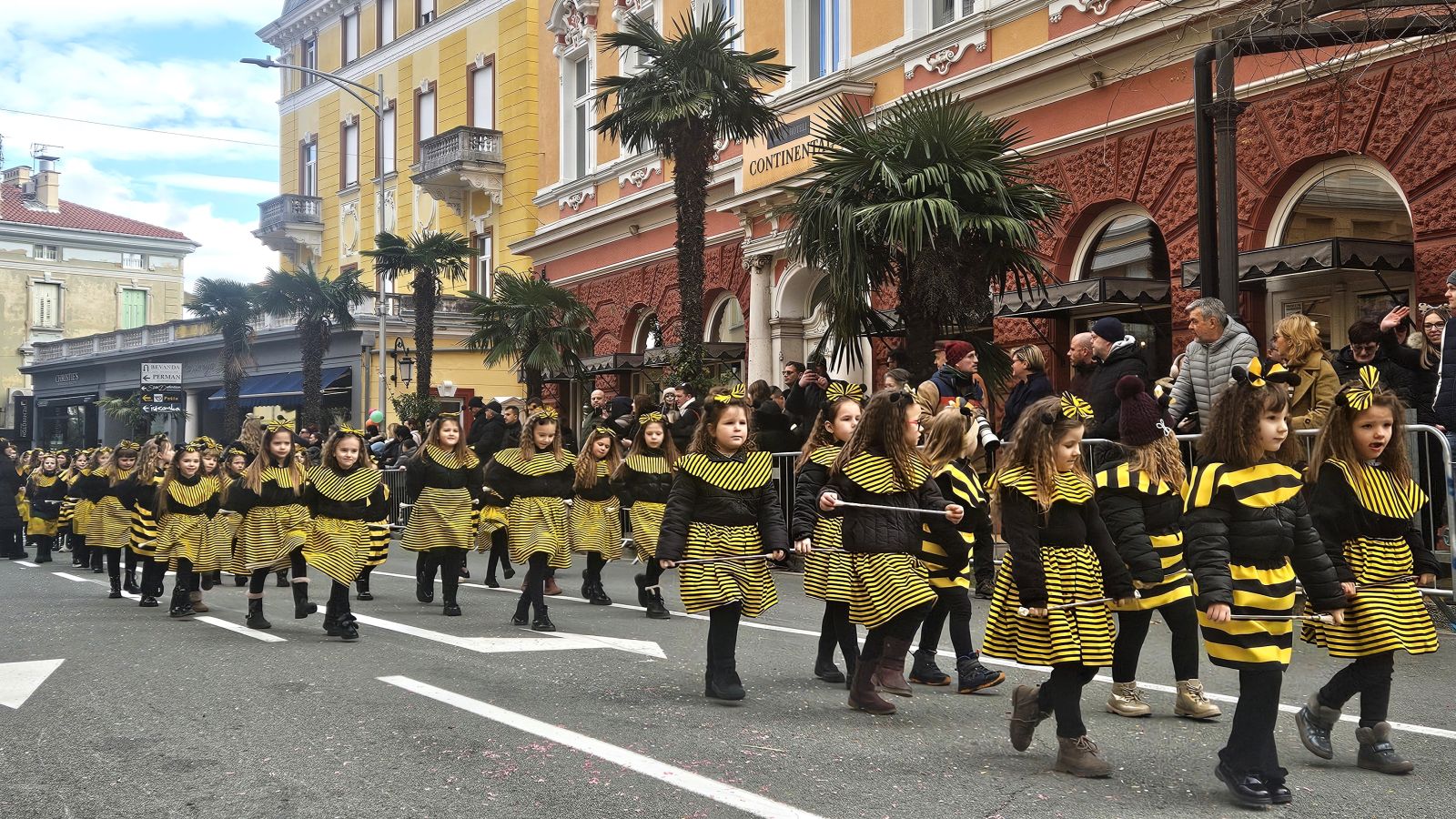 Mažoretkinje Nedelišća u Opatiji na karnevalu 2026 (6)