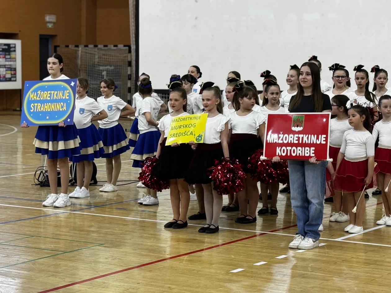 Mažoretkinje nedelišće (3) Mažoretkinje nedelišće (3)