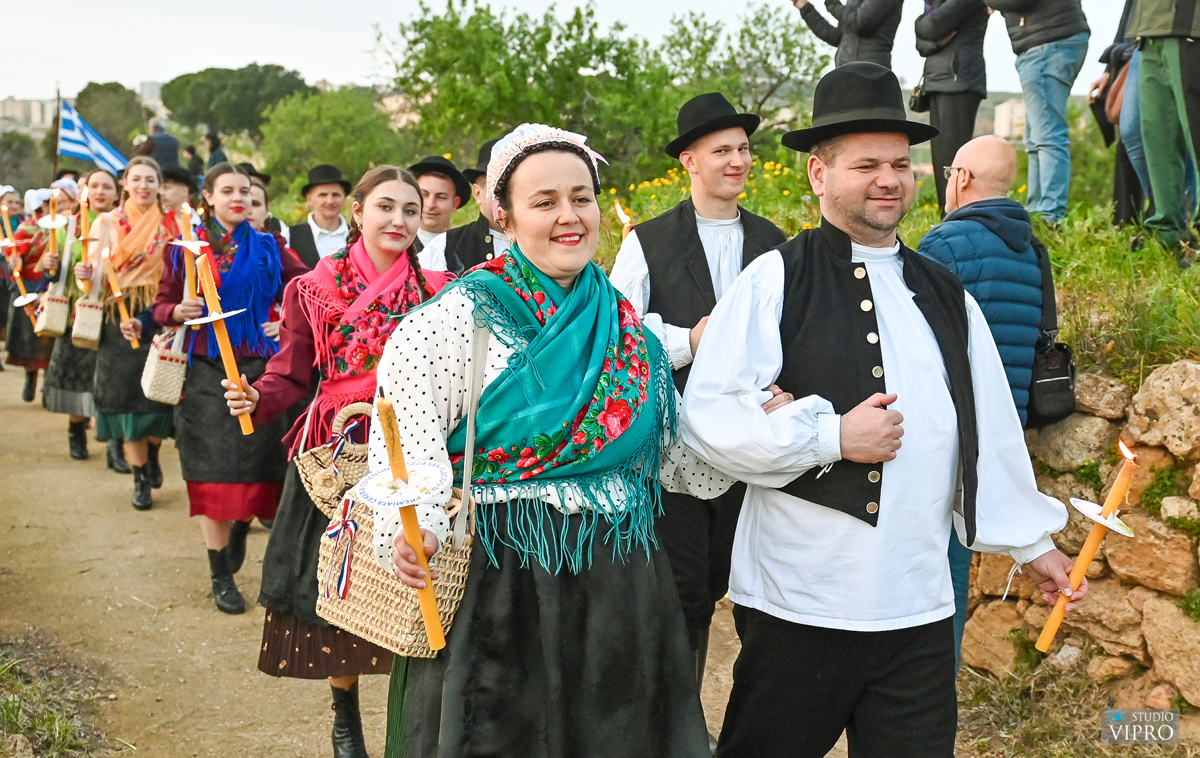 FOTO Međimurci u Italiji: Slogaši iz Preloga i Strahoninca na Festivalu bademovog cvijeta FOTO Međimurci u Italiji: Slogaši iz Preloga i Strahoninca na Festivalu bademovog cvijeta