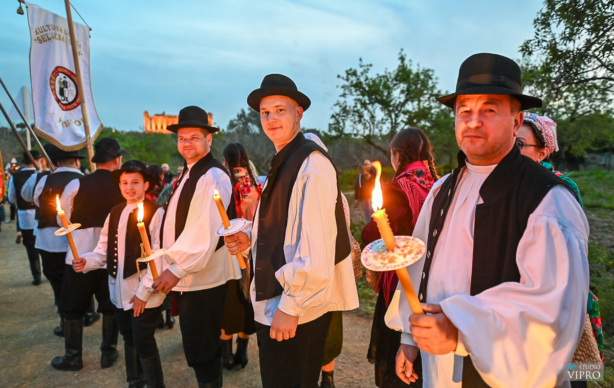 FOTO Međimurci u Italiji: Slogaši iz Preloga i Strahoninca na Festivalu bademovog cvijetaVIPRO FOTO Međimurci u Italiji: Slogaši iz Preloga i Strahoninca na Festivalu bademovog cvijeta