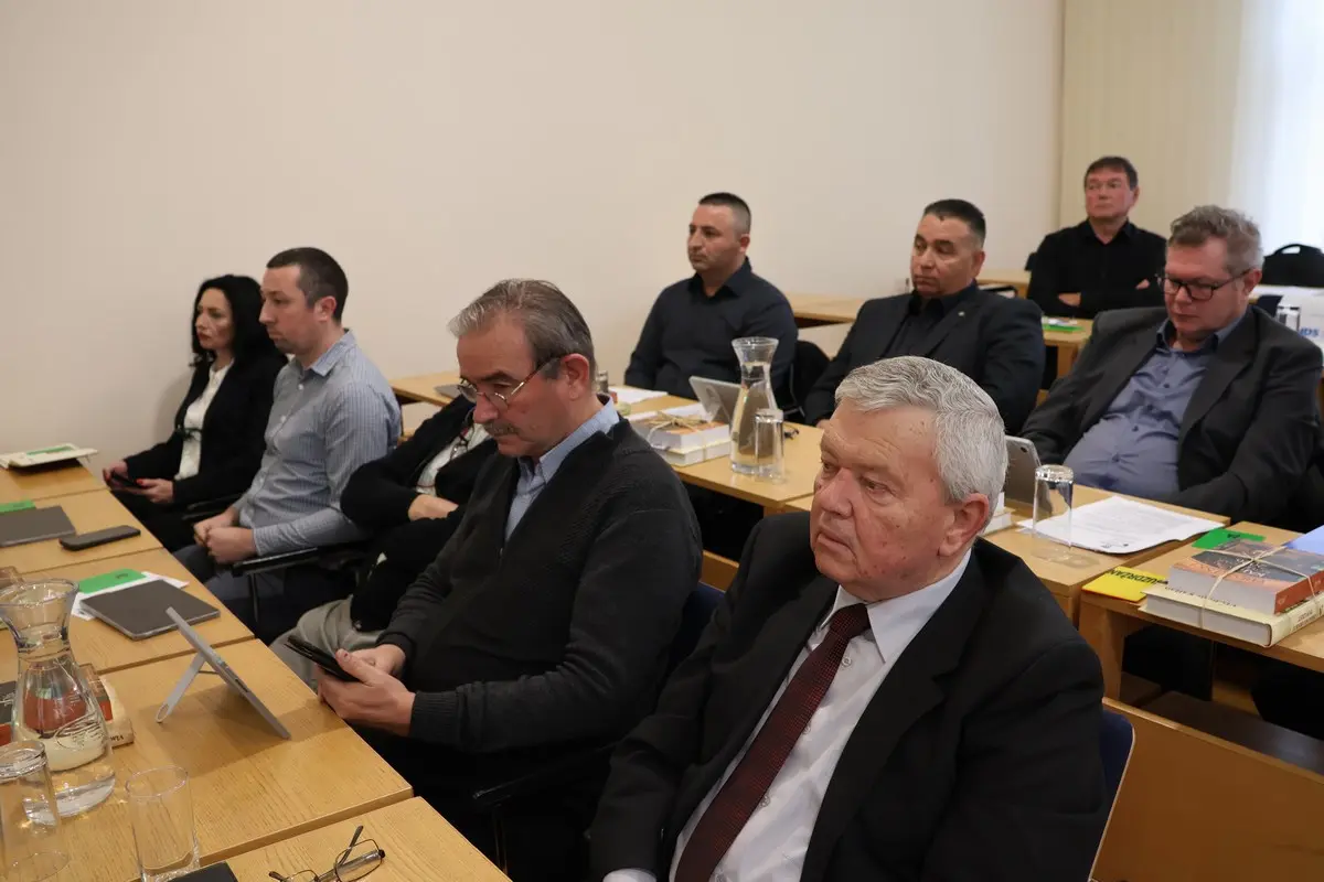 Ljubo Grgec (prvi sijedi čovjek) Međimurska županija Proračun skupština (32) Ljubo Grgec (prvi sijedi čovjek) Međimurska županija Proračun skupština (32)