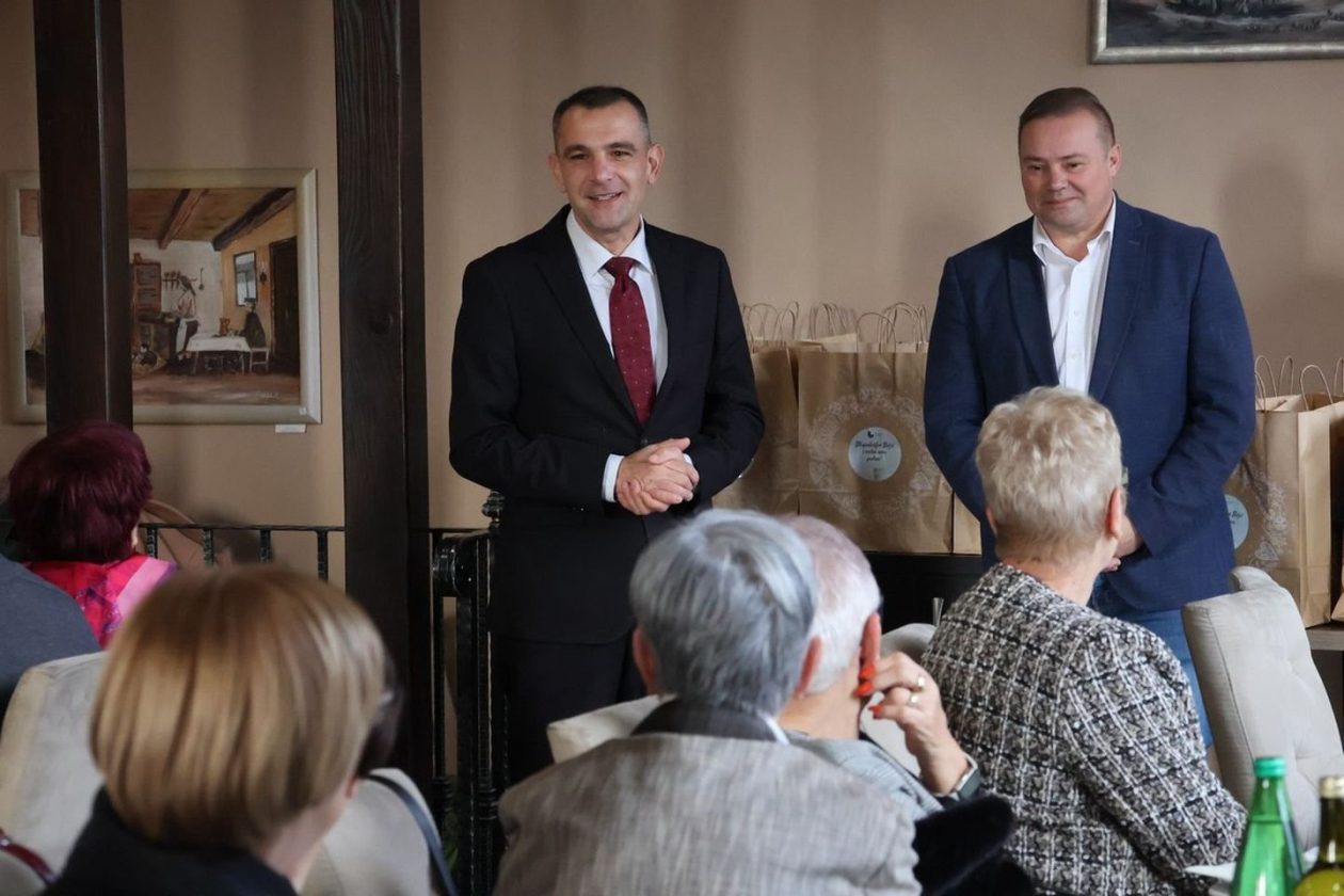 Međimurska županija okupila umirovljene djelatnike na blagdanskom druženju (13)