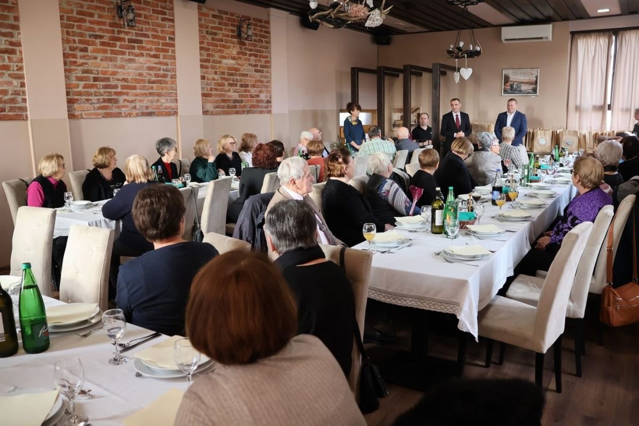 Međimurska županija okupila umirovljene djelatnike na blagdanskom druženju (14)