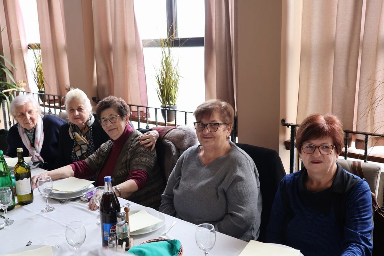 Međimurska županija okupila umirovljene djelatnike na blagdanskom druženju (8)