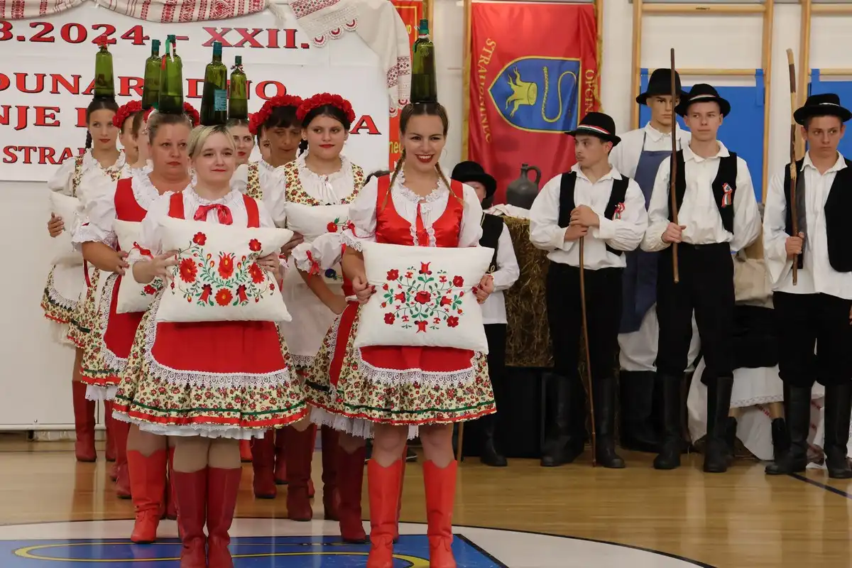 Međunarodna smotra folklora Strahoninec 2024 (15) Međunarodna smotra folklora Strahoninec 2024 (15)