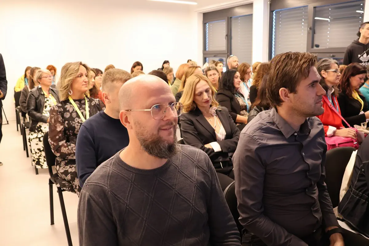 Međunarodni kongres o ranoj intervenciji u djetinjstvu u Pribislavcu Fokus na podršku obiteljima i djeci s poteškoćama (19) Međunarodni kongres o ranoj intervenciji u djetinjstvu u Pribislavcu Fokus na podršku obiteljima i djeci s poteškoćama (19)