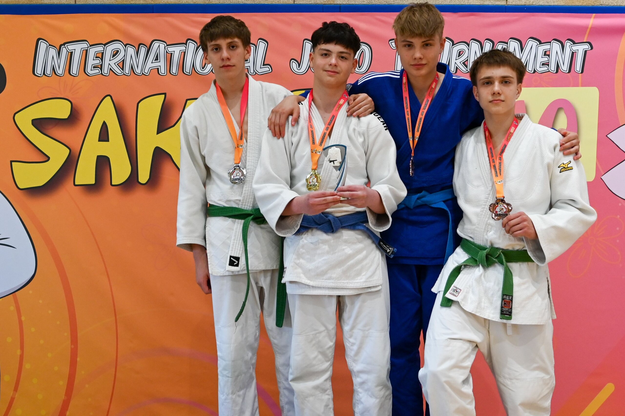 Meris i Mihael na postolju