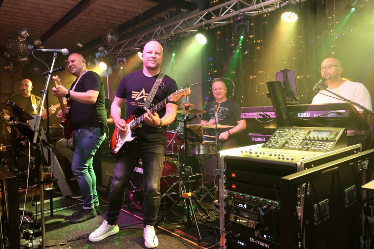 Meta Gloria band (29)