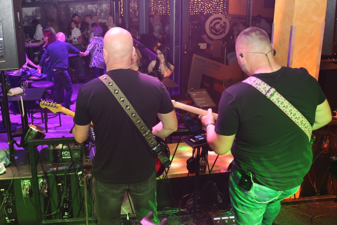 Meta Gloria band (3)