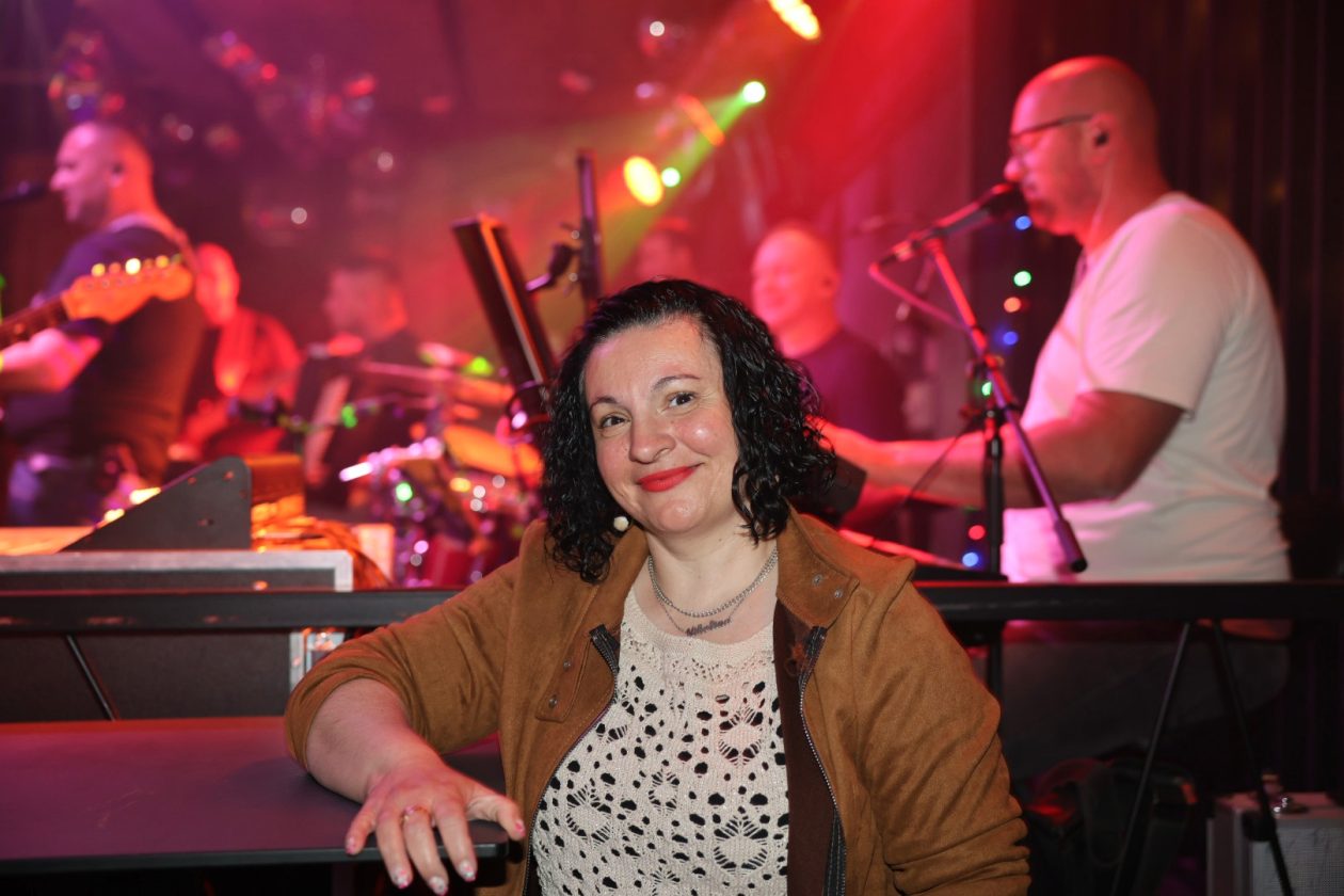 Meta Gloria band (30)