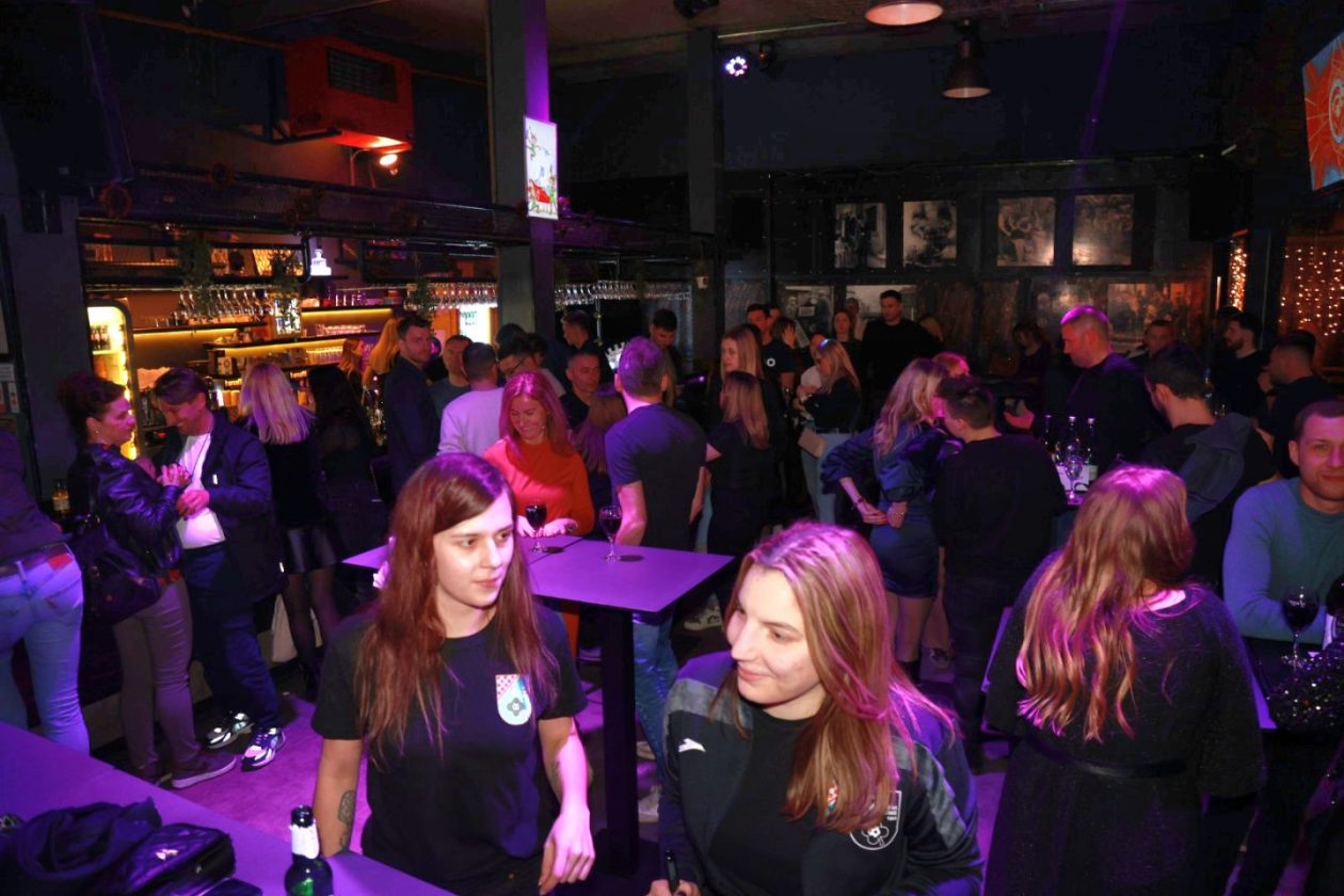 Meta bar show time band (19)