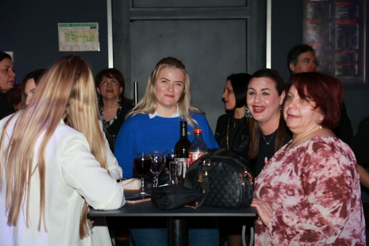 Meta bar show time band (21)