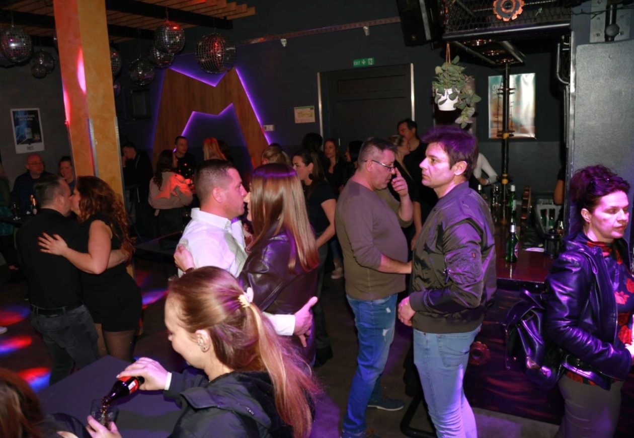 Meta bar show time band (27)