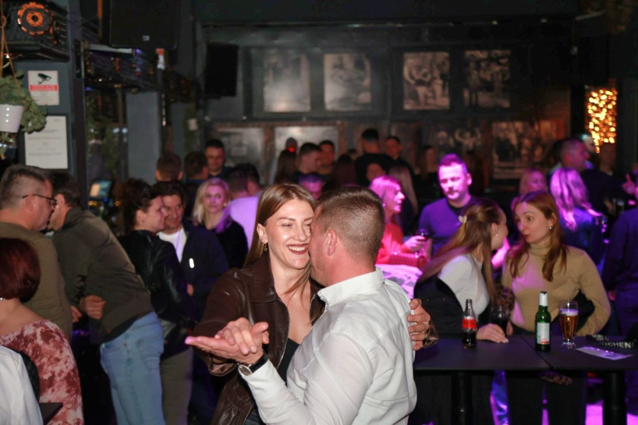 Meta bar show time band (31)