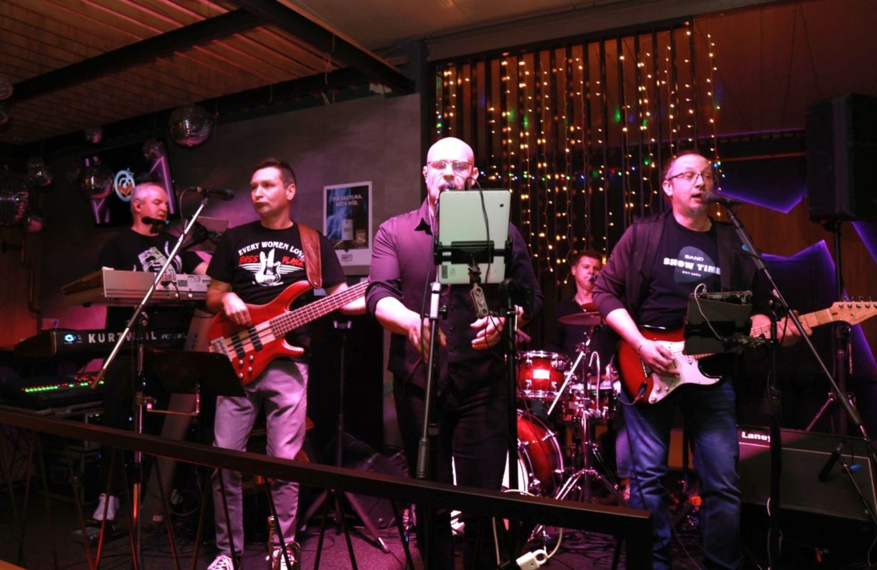 Meta bar show time band (32)