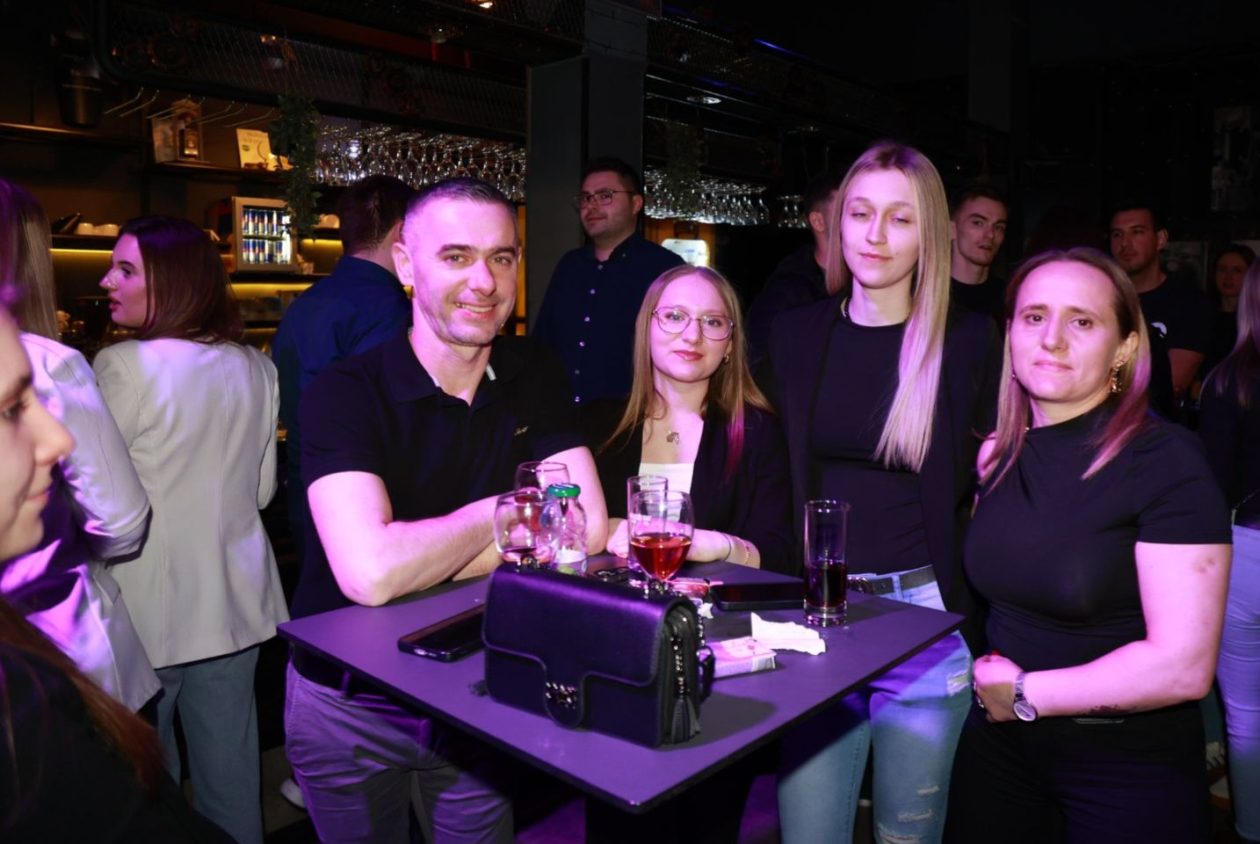 Meta bar show time band (7)