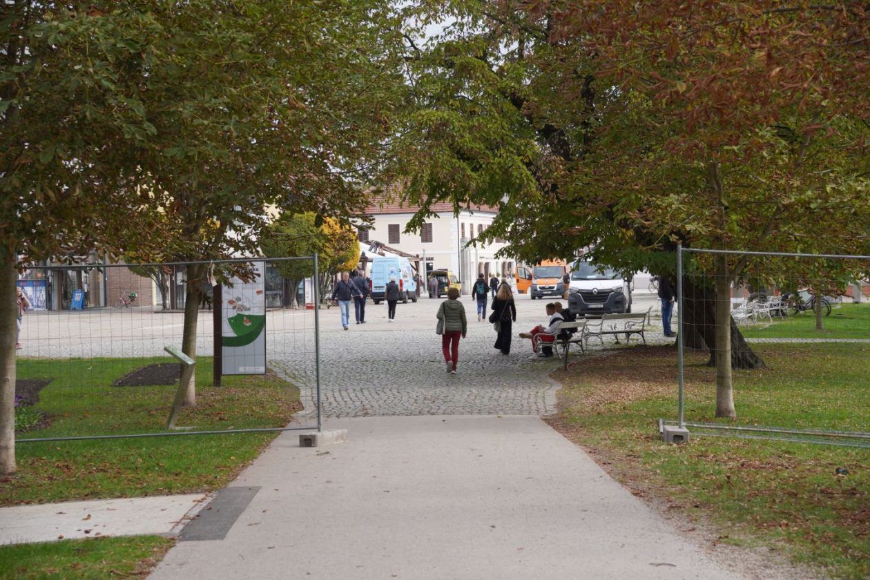 Metalne ograde Trg Republike (1)