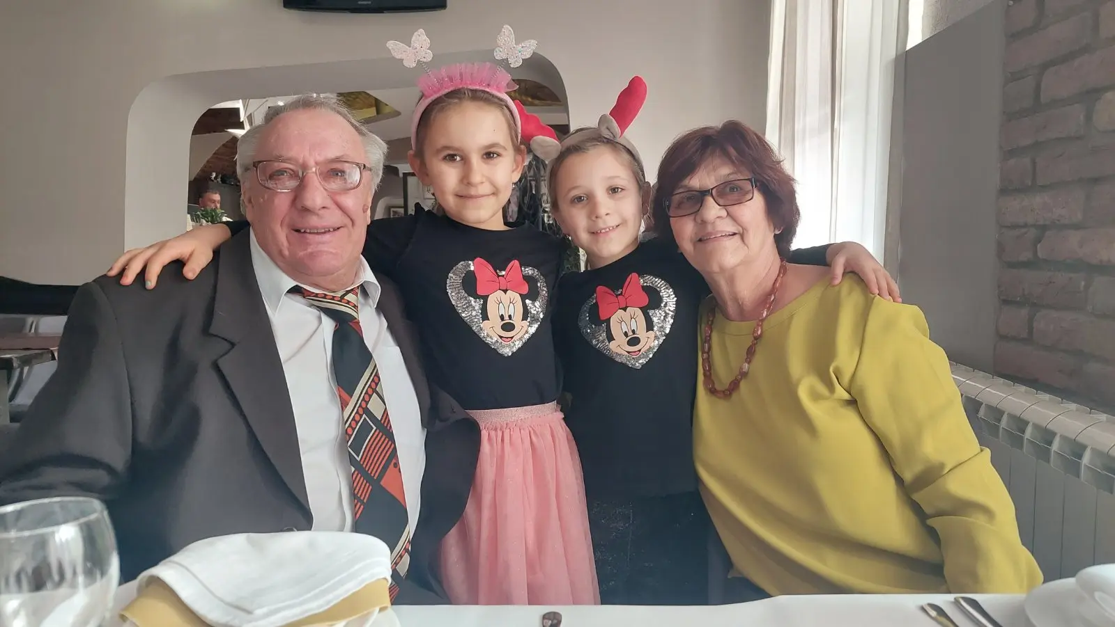 Milica i Zvonimir Dolenec (2) Milica i Zvonimir Dolenec (2)