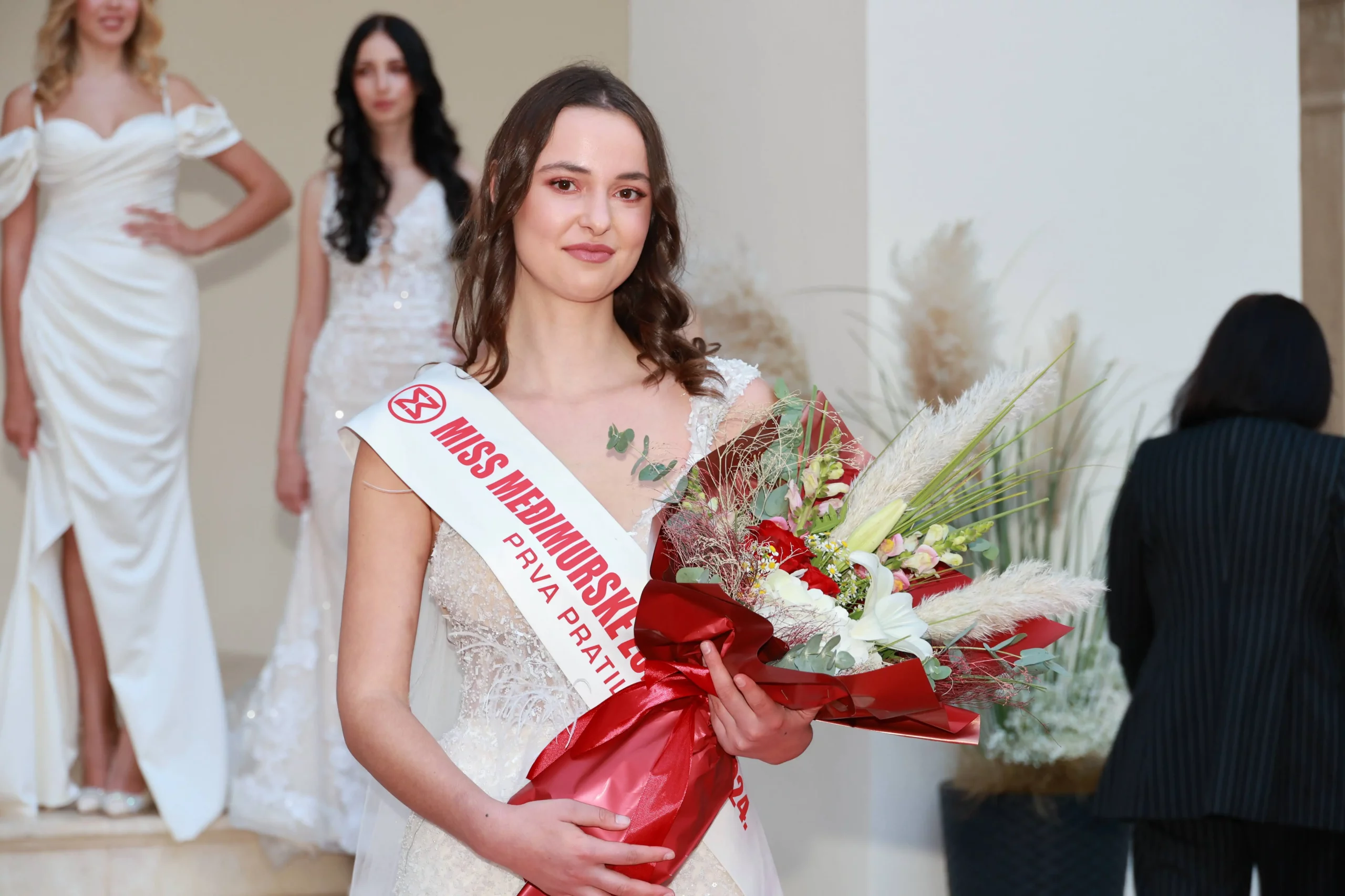 Miss Međimruske županije – Laura Dasović (49) Miss Međimruske županije – Laura Dasović (49)