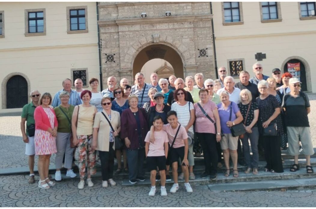 MixCollage-08-Aug-2025-09-40-AM-7260 MixCollage-08-Aug-2025-09-40-AM-7260