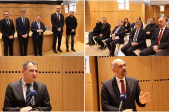 župan Matija Posavec na sastanku u Skradinu
