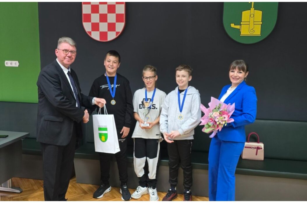 MixCollage-16-May-2025-01-29-PM-3445