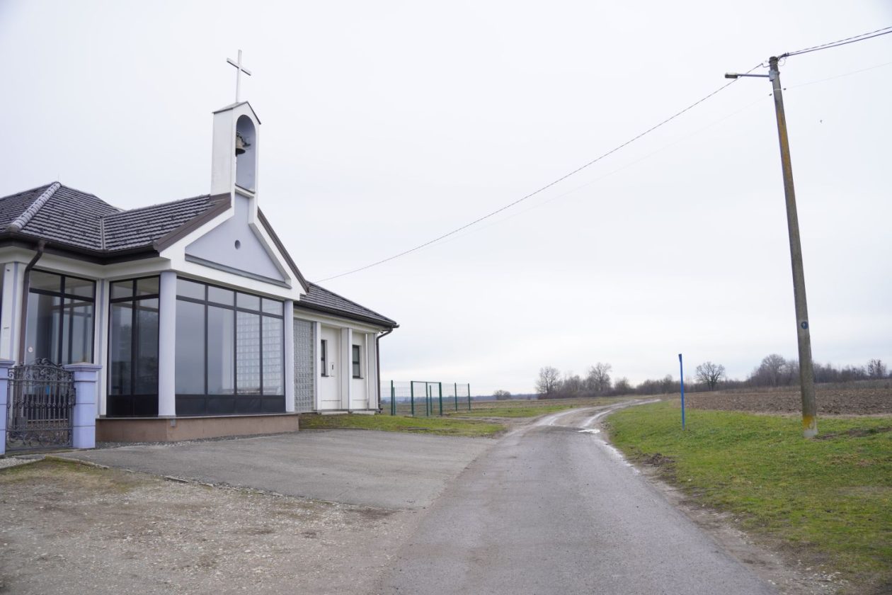 Mjesno groblje Orehovica (4) Mjesno groblje Orehovica (4)