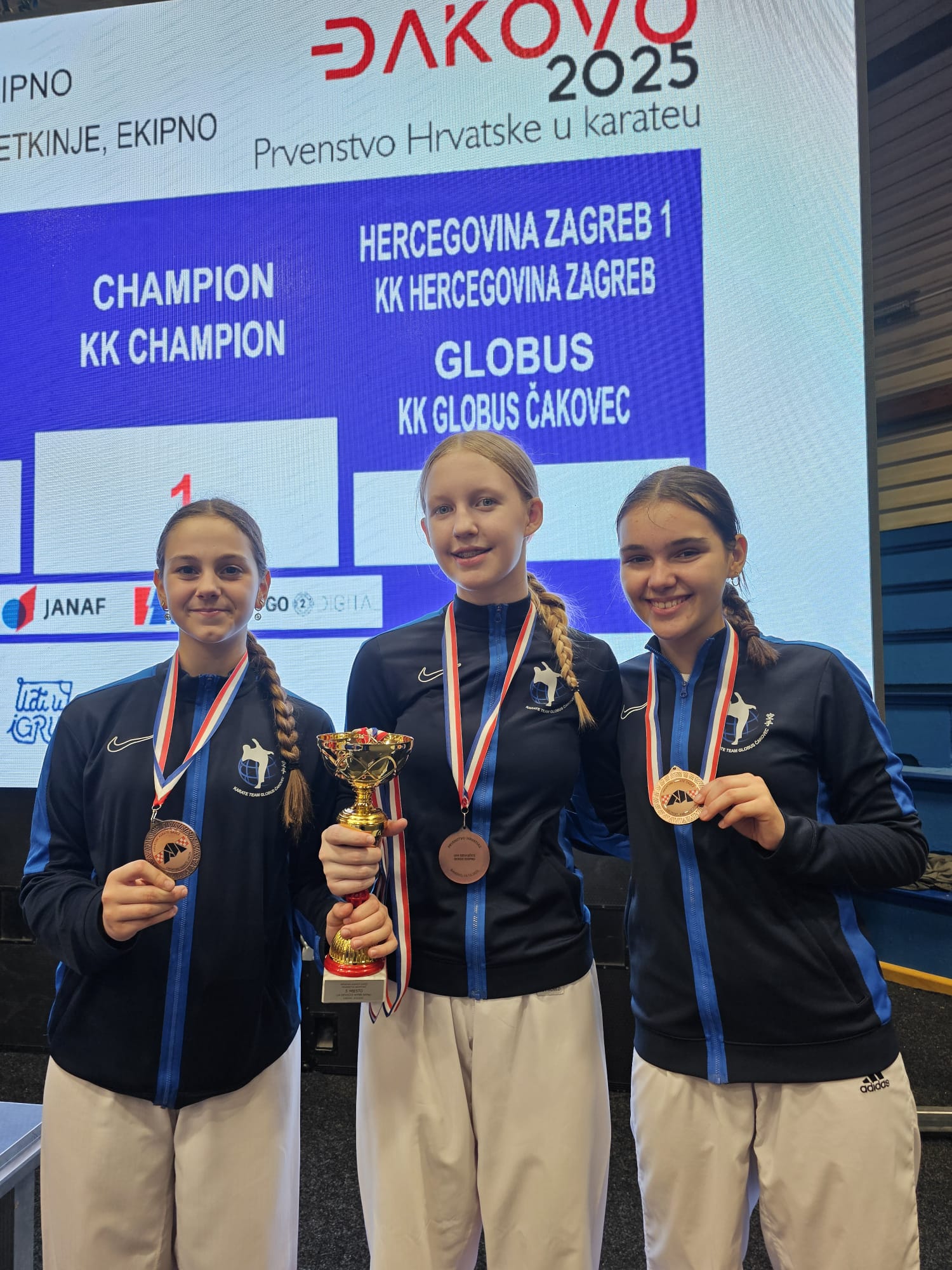 Mlađe kadetkinje Dalia, Tesa i Sara