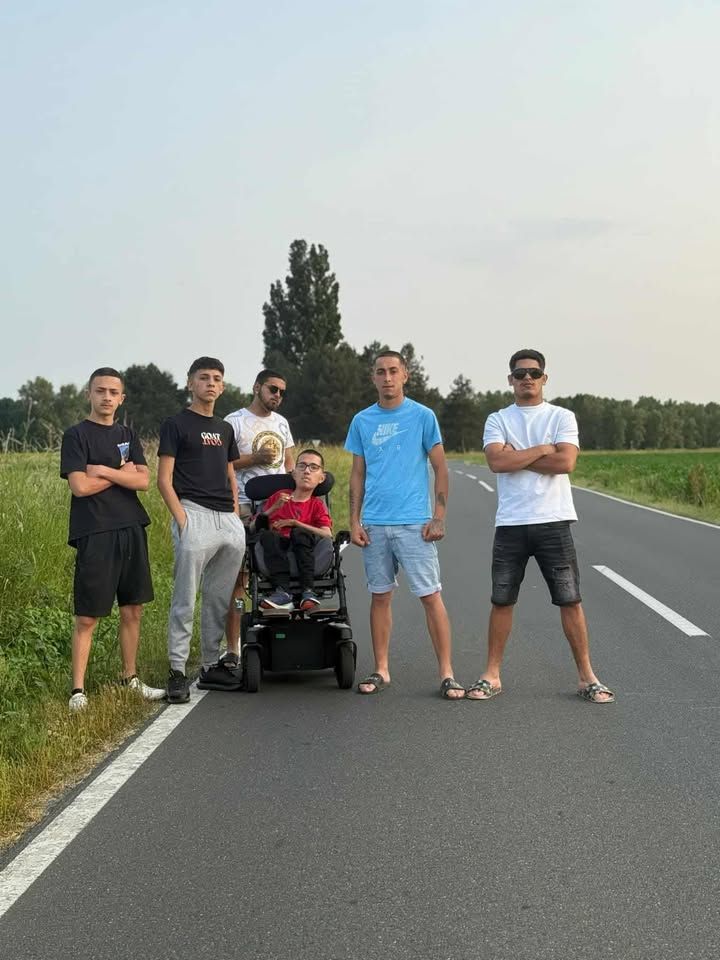 Mladi Romi iz Orehovice – tik tok (1) Mladi Romi iz Orehovice – tik tok (1)