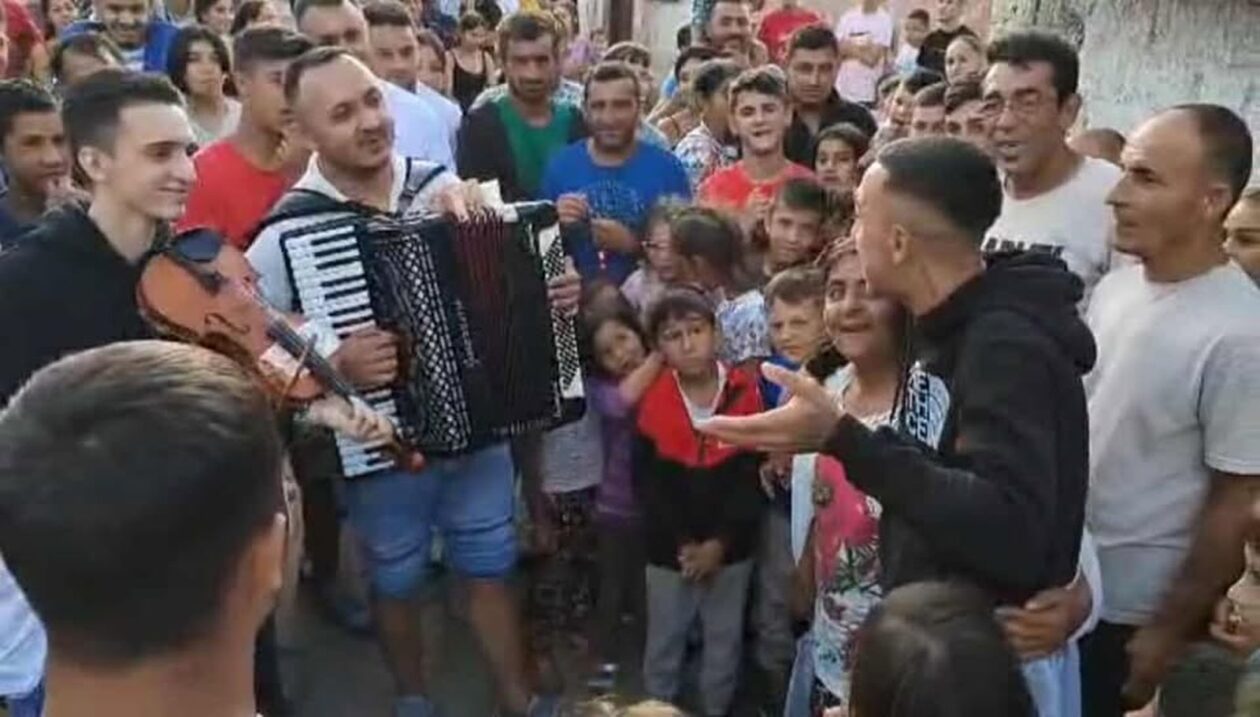 Mladi Romi iz Orehovice – tik tok (3)