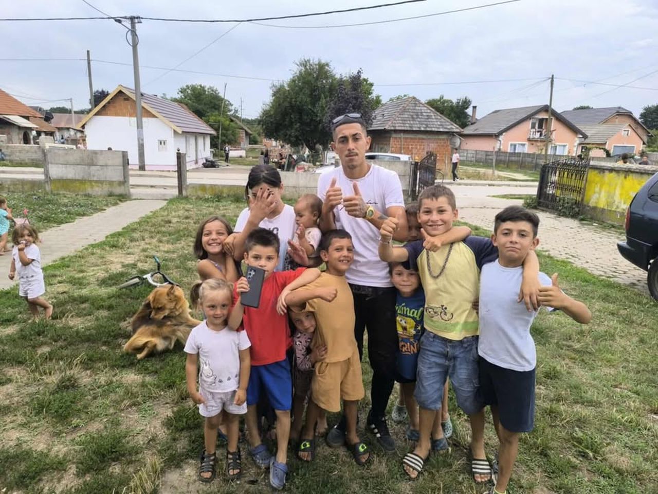 Mladi Romi iz Orehovice – tik tok (6) Mladi Romi iz Orehovice – tik tok (6)