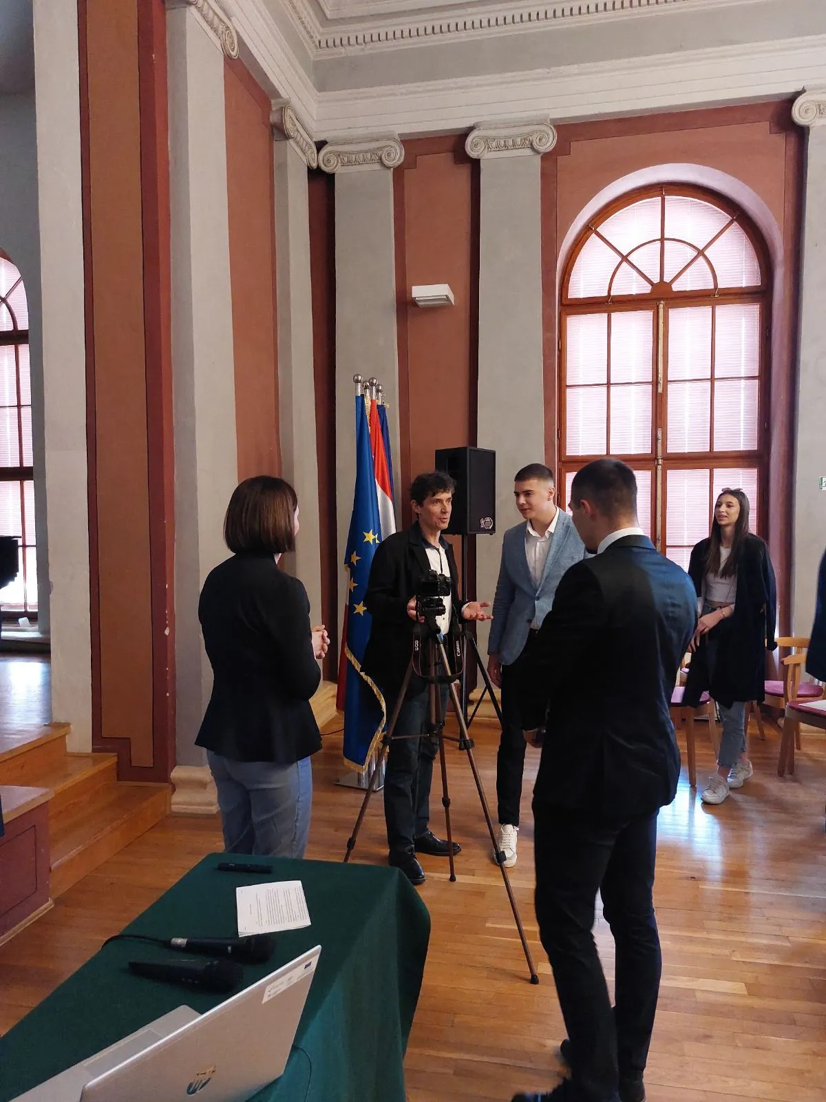 Mladi ekonomisti (1) Mladi ekonomisti (1)