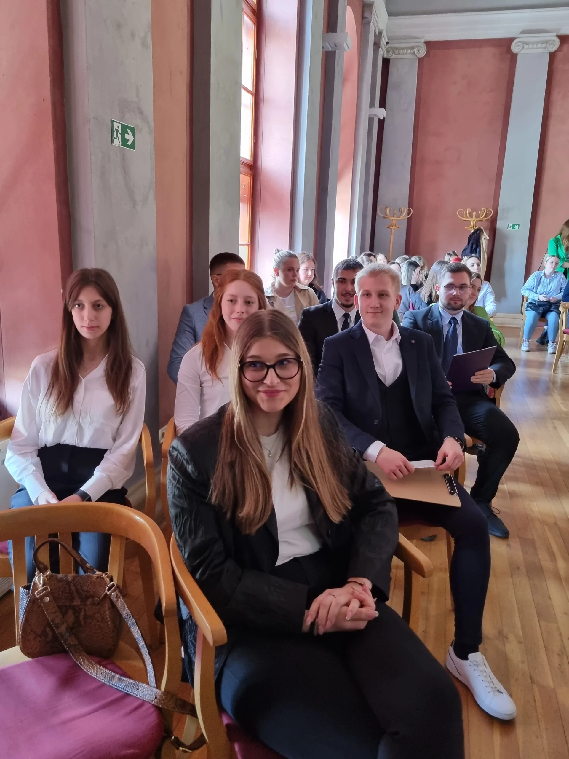 Mladi ekonomisti (7) Mladi ekonomisti (7)