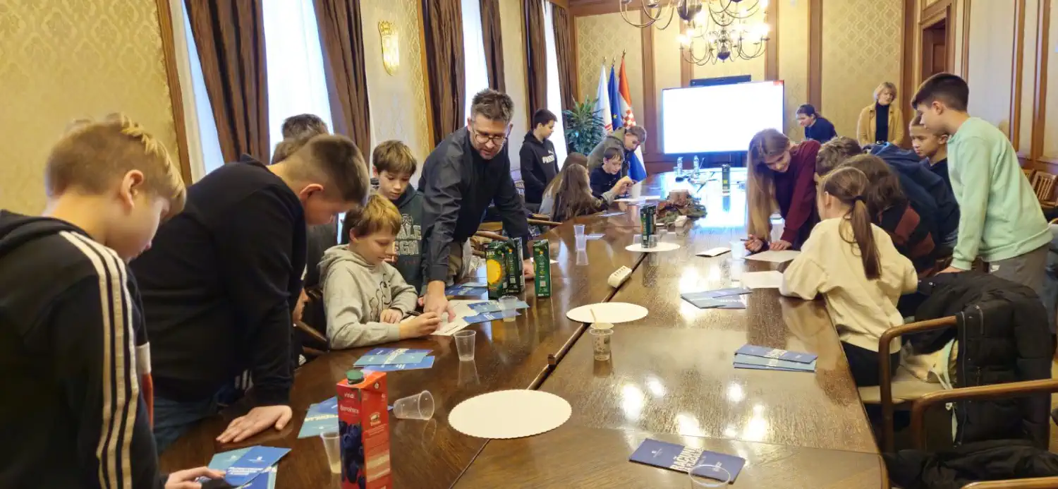 Mladi matematičari I. OŠ Čakovec posjetili Hrvatsku narodnu banku (5)