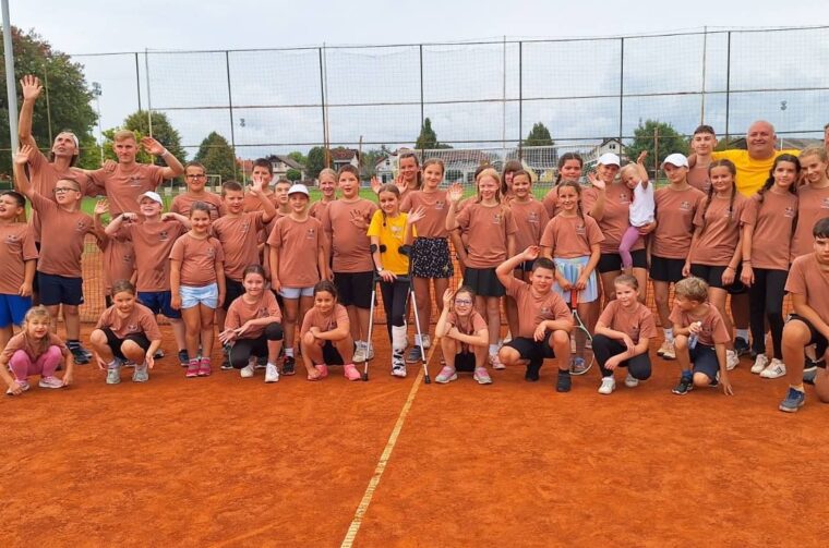 Mladi tenisači zablistali na završnom turniru Ljetne škole tenisa TK Dubravčan (13)