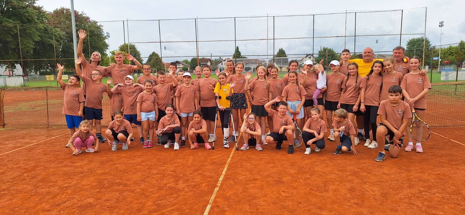 Mladi tenisači zablistali na završnom turniru Ljetne škole tenisa TK Dubravčan (13)