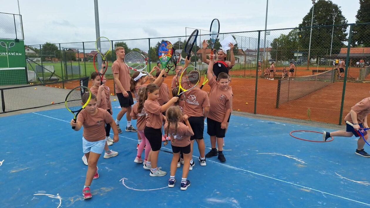 Mladi tenisači zablistali na završnom turniru Ljetne škole tenisa TK Dubravčan (14)