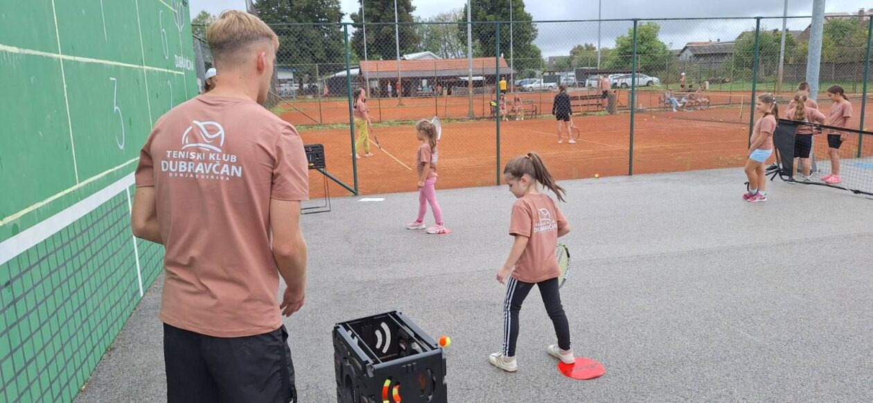 Mladi tenisači zablistali na završnom turniru Ljetne škole tenisa TK Dubravčan (15)