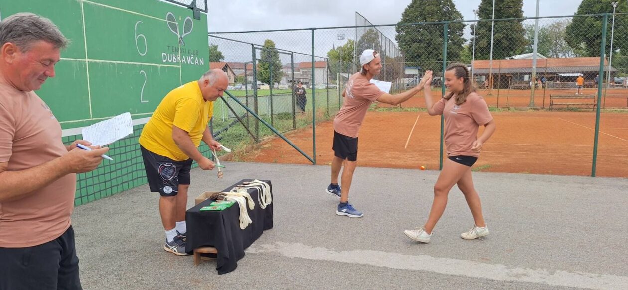 Mladi tenisači zablistali na završnom turniru Ljetne škole tenisa TK Dubravčan (4)