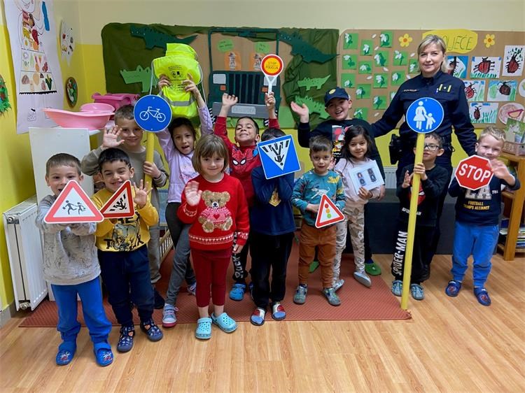 Moj prijatelj policajac i ja – policajac i djeca (4)