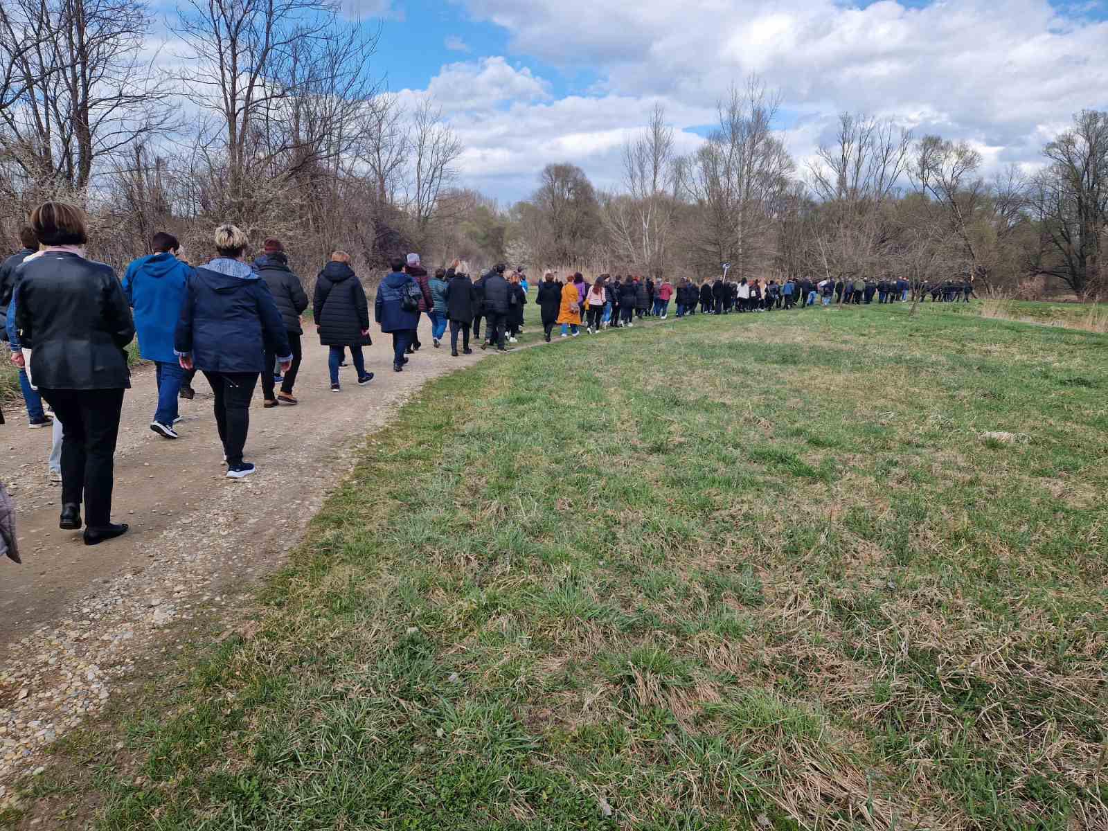 Molitvom i hodom kroz Miklavec i Ferketinec Križni put i počast preminulom župniku (18)