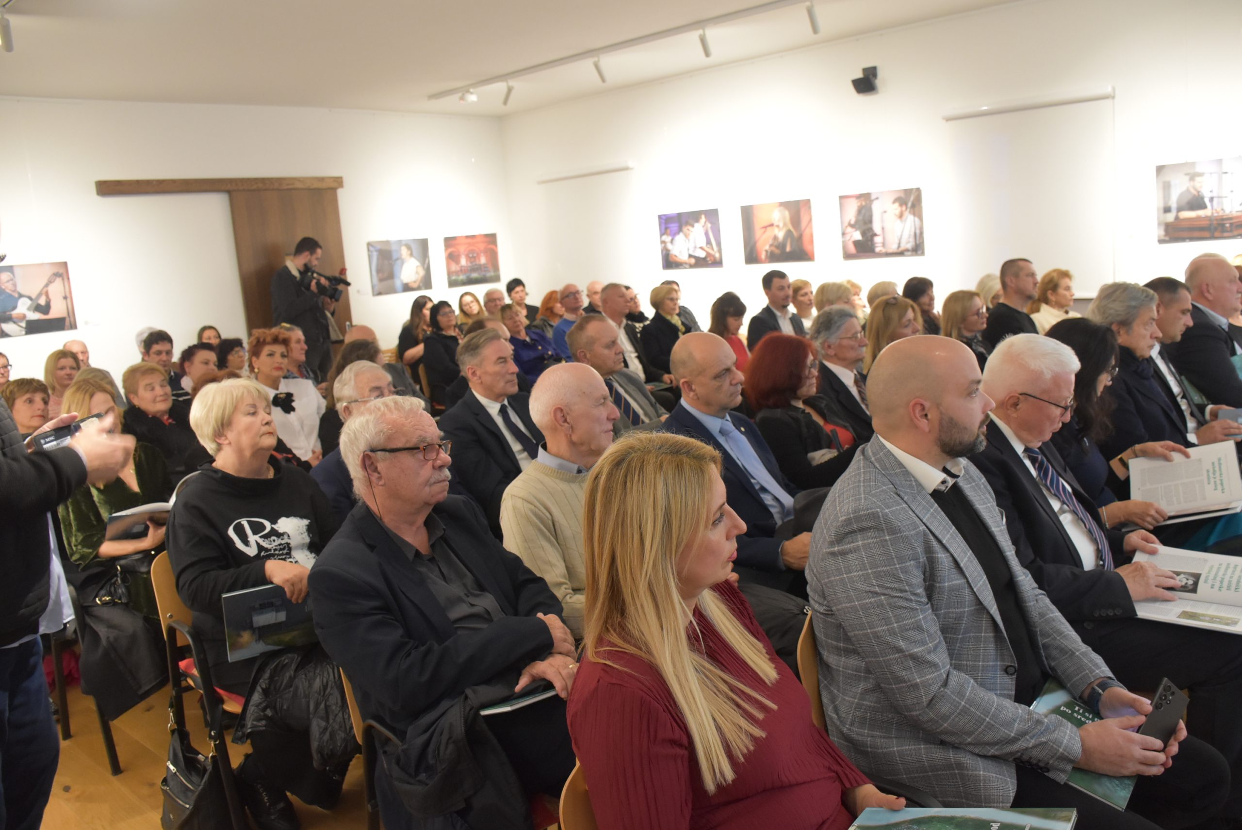 Monografija, Popevka, Županija (7)