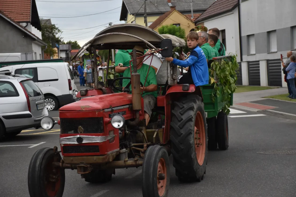 Mursko Središće, Berba grožđa, povorka (23)