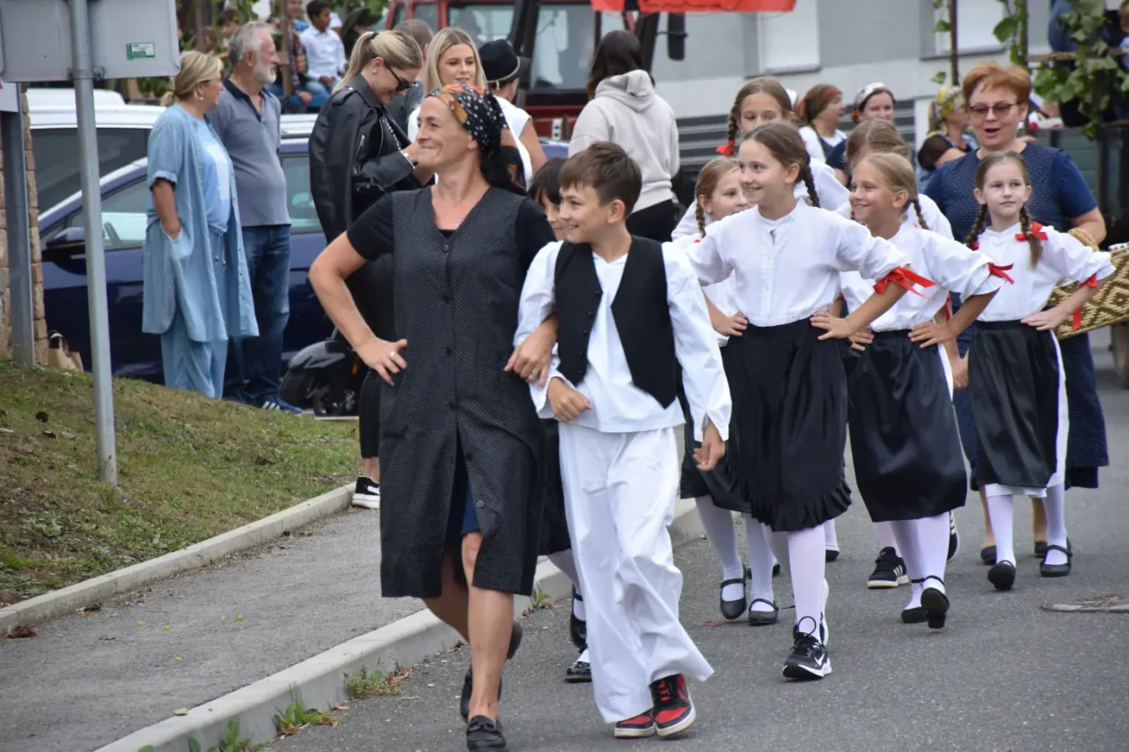 Mursko Središće, Berba grožđa, povorka (45)