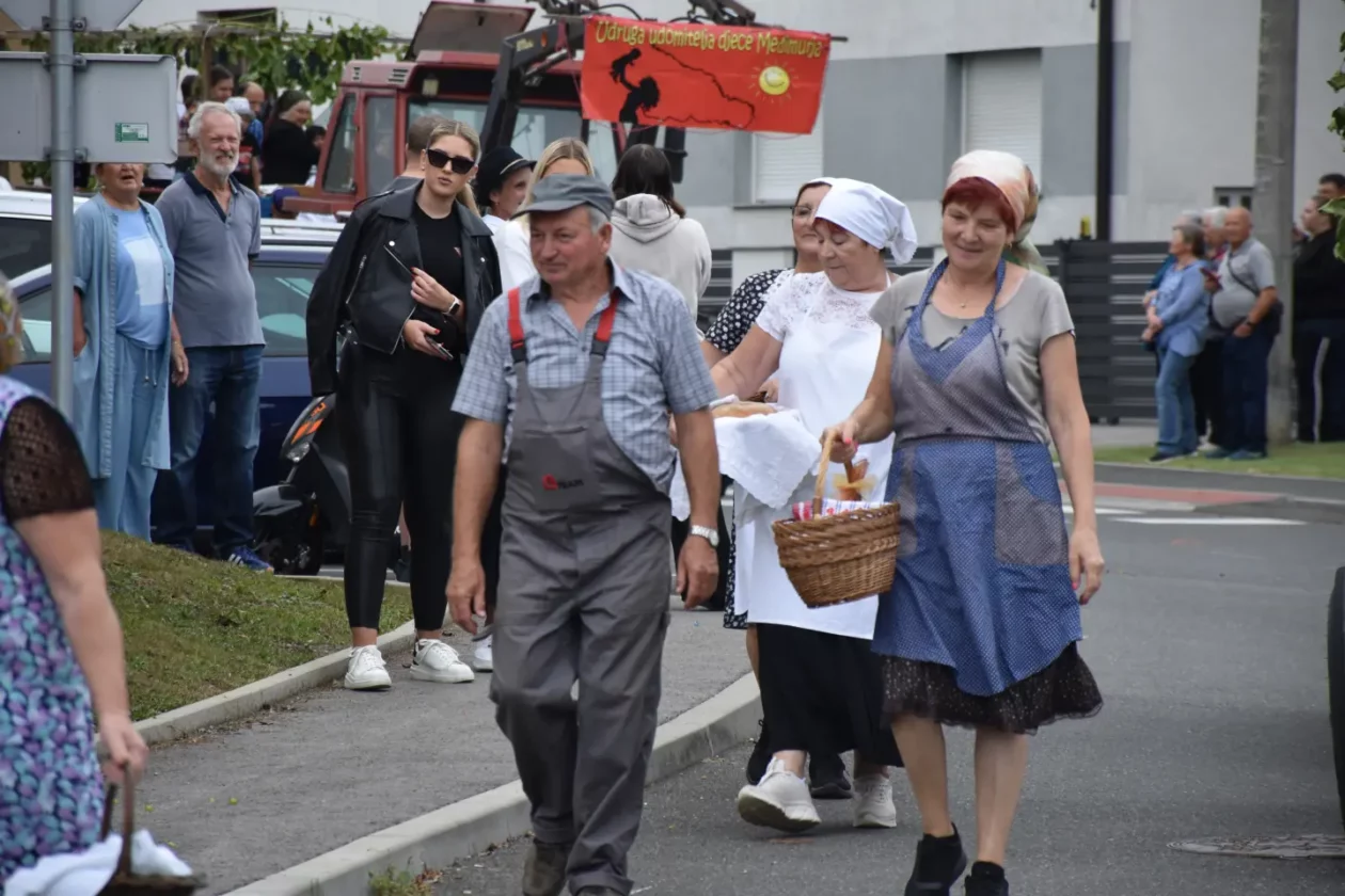 Mursko Središće, Berba grožđa, povorka (48)